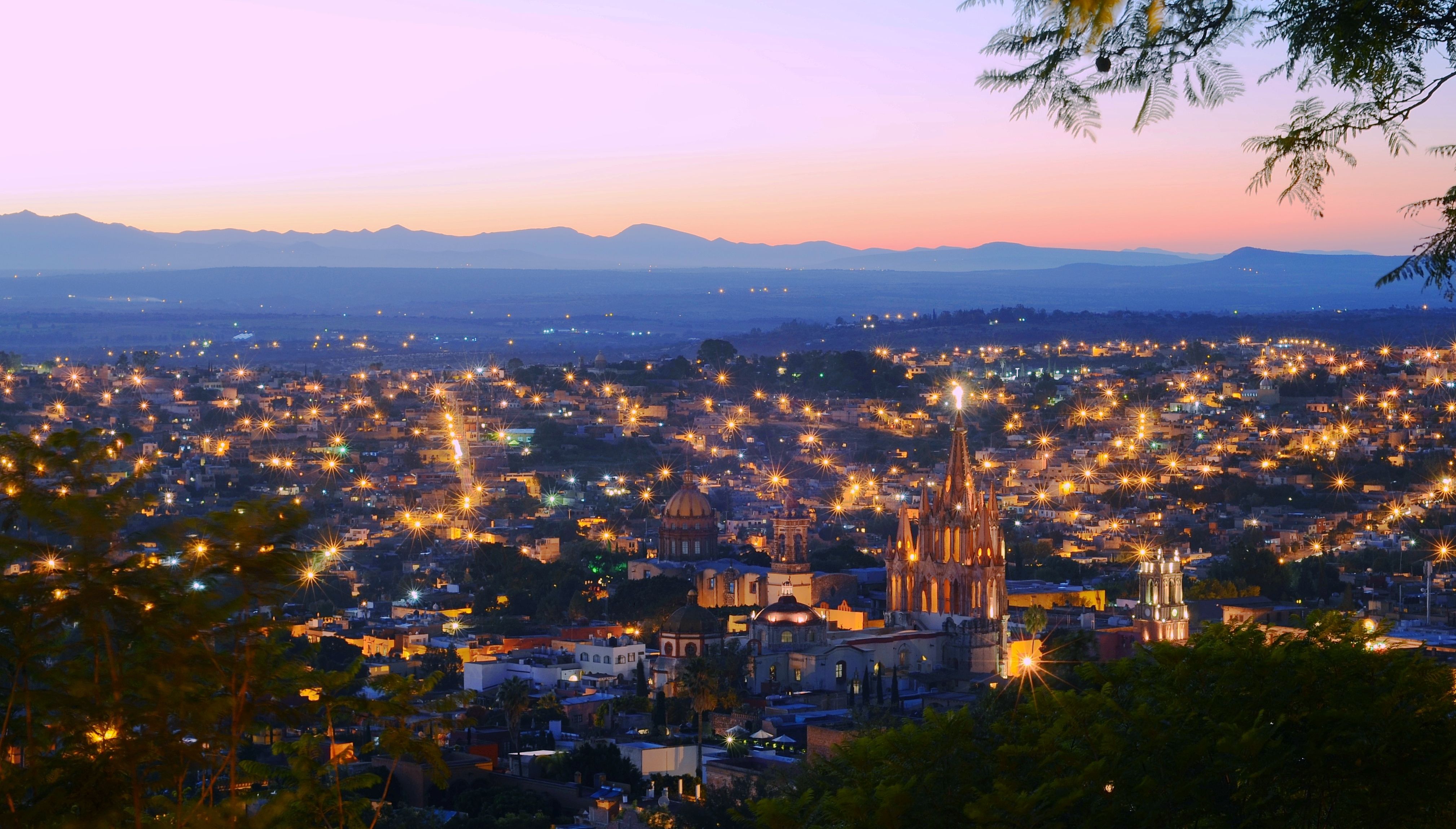 San_Miguel_de_Allende_at_Sunset.S3VvstNF.jpg